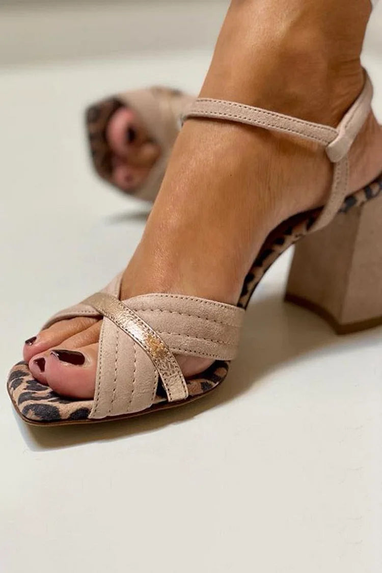 Lorrie | Sandały z kryssede stropper w hælrem