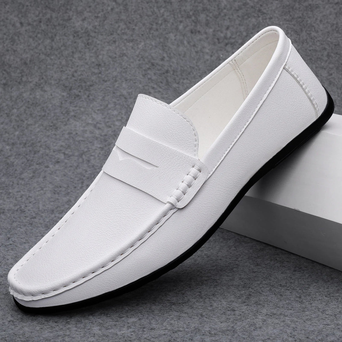 Klasyczne włoskie mokasyny skórzane